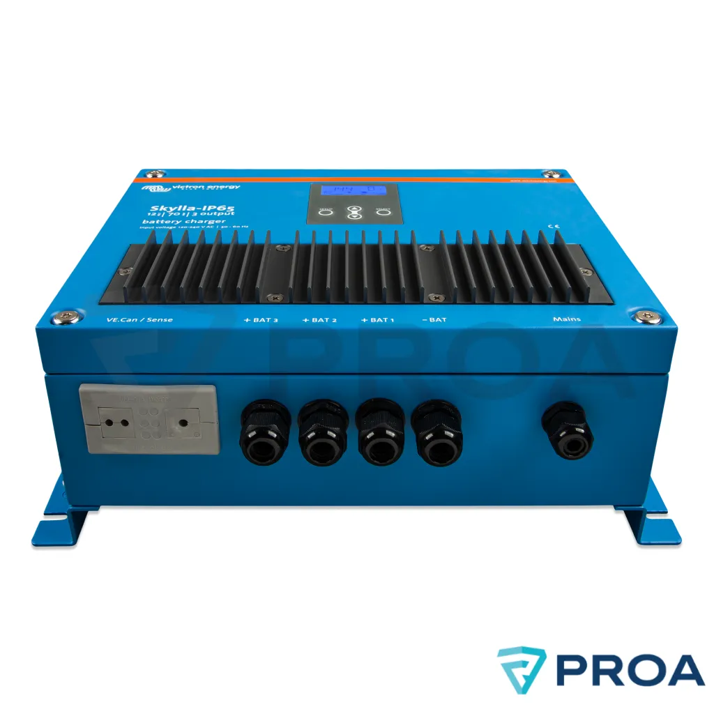 Skyllar IP65 12V - 70A (3 salidas + 3A) frente diagonal.webp
